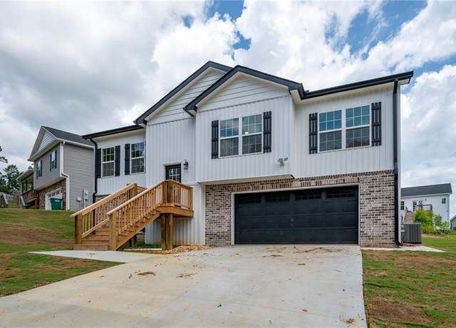 Property at 373 Lakecrest Cir SW, Calhoun, GA 30701, 4 beds, 2 baths