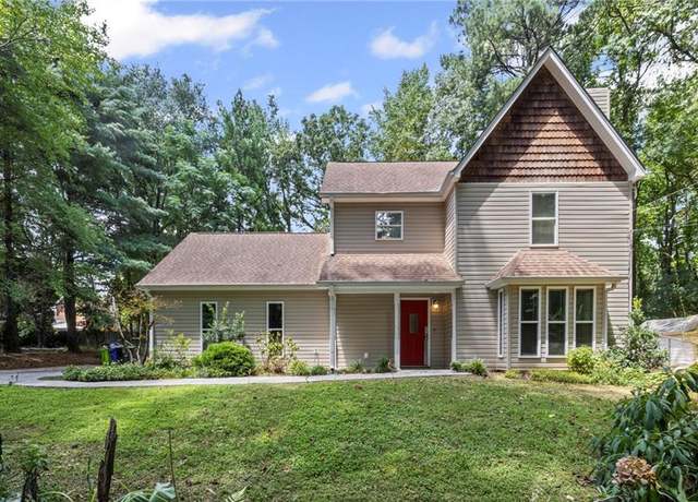 Property at 220 Oak St, Fayetteville, GA 30215, 3 beds, 2.5 baths