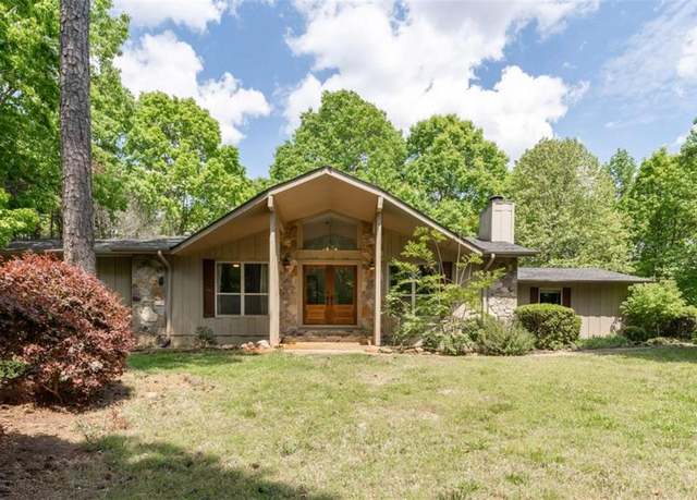 Property at 5656 High Harbor Ct, Gainesville, GA 30504, 3 beds, 2 baths