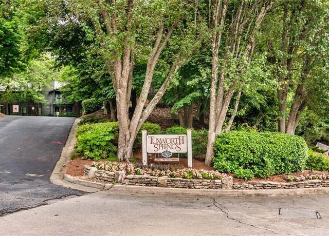 Property at 318 Tuxworth Cir, Decatur, GA 30033, 3 beds, 2 baths