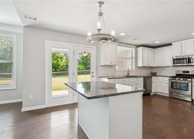 Property at 4650 Orchard View Way, Cumming, GA 30028, 5 beds, 3 baths