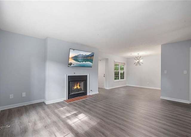 Property at 104 Glenleaf Dr, Peachtree Corners, GA 30092, 2 beds, 2 baths