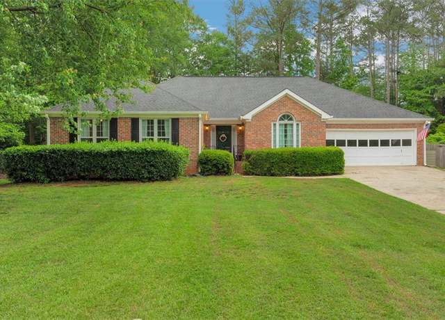 Property at 1050 Chestnut Hill Cir SW, Marietta, GA 30064, 3 beds, 2 baths