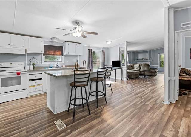 Property at 3016 Candler Rd, Gainesville, GA 30507, 4 beds, 2 baths