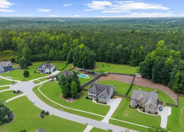 Property at 233 Palomino Dr, Newnan, GA 30265, 5 beds, 4 baths