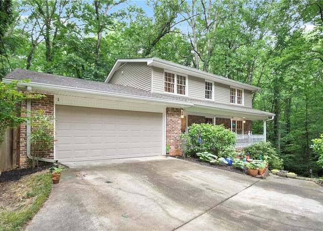 Property at 3025 Mountain Creek Ct NE, Roswell, GA 30075, 4 beds, 3 baths