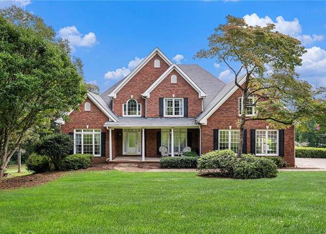 Property at 12328 Edgewater Dr, Hampton, GA 30228, 4 beds, 3.5 baths