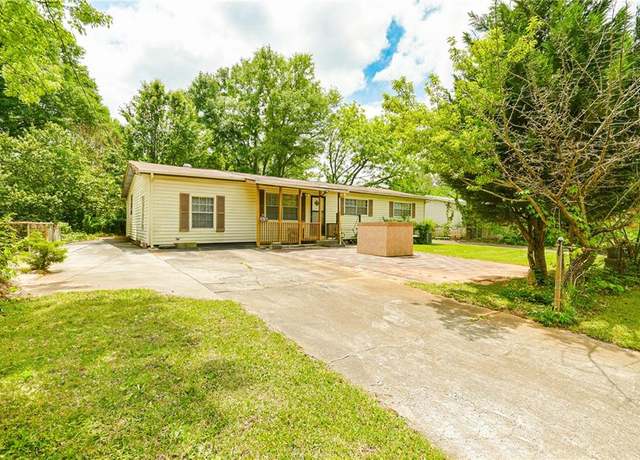 Property at 1303 Cochise Cir, Austell, GA 30168, 3 beds, 1.5 baths