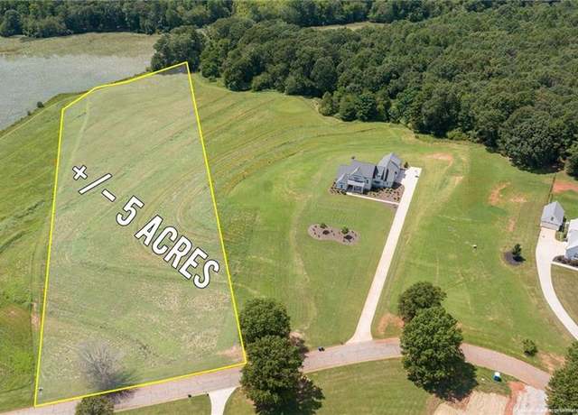 Property at 825 N Hampton Way, Monroe, GA 30656