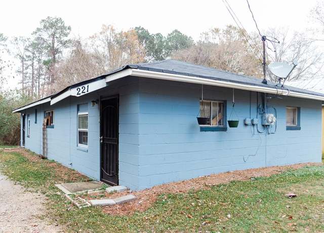 Property at 221 Lexington Ave, Griffin, GA 30223, 4 beds, 2 baths