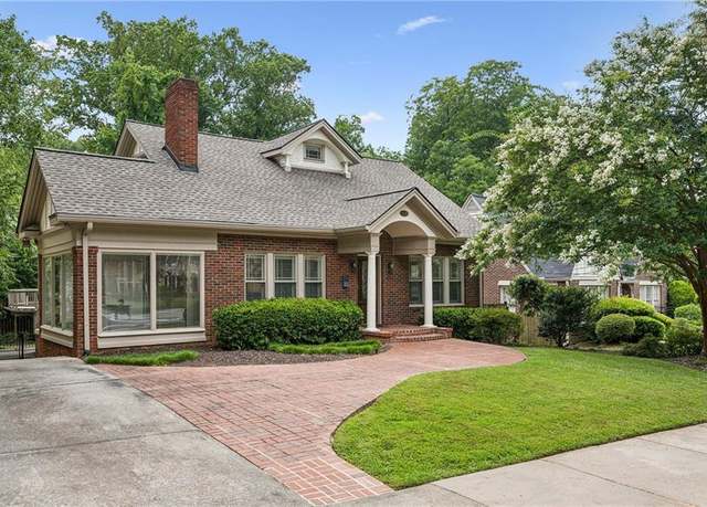 Property at 833 E Morningside Dr NE, Atlanta, GA 30324, 3 beds, 2.5 baths