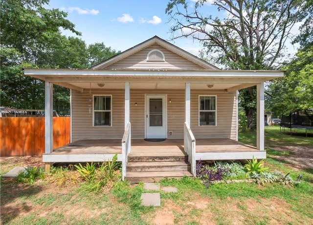 Property at 43 Richardson St, Winder, GA 30680, 3 beds, 1 bath