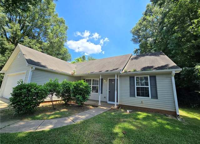 Property at 999 Dixie Dr, Jonesboro, GA 30236, 3 beds, 2 baths