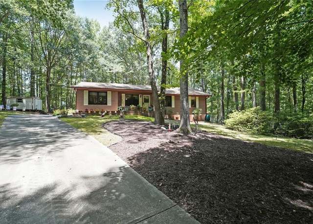 Property at 8550 High Point Rd, Douglasville, GA 30134, 3 beds, 2 baths
