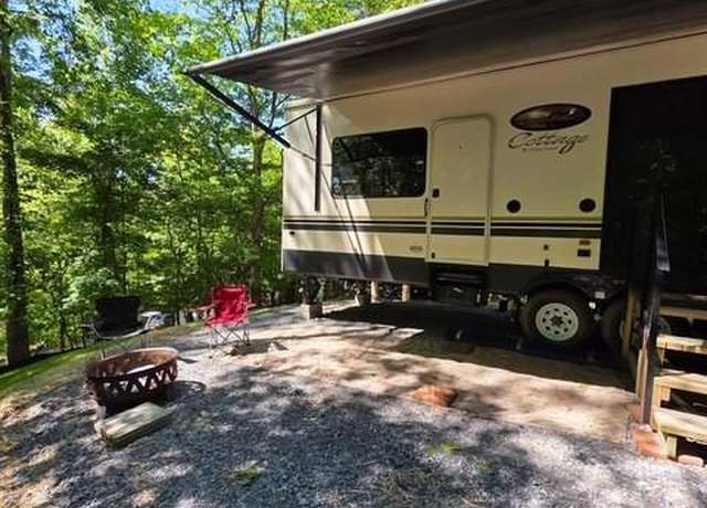 Property at 32 7th St, Ellijay, GA 30540, 1 bed, 1 bath