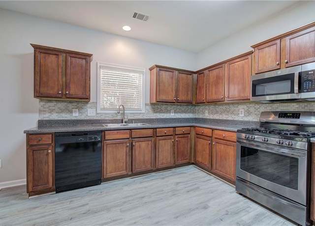 Property at 26 Ivey Meadow Dr, Dallas, GA 30132, 5 beds, 4 baths