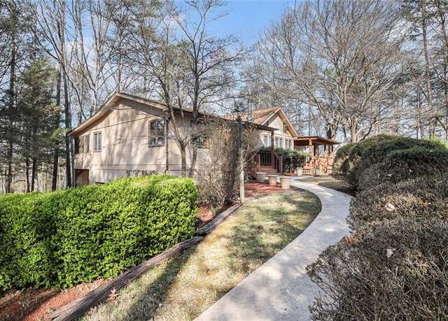Property at 925 Horseshoe Bend Rd, Dahlonega, GA 30533, 3 beds, 2 baths