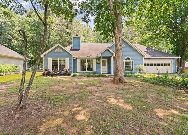 Property at 2395 Holly Branch Dr, Cumming, GA 30040, 3 beds, 2 baths