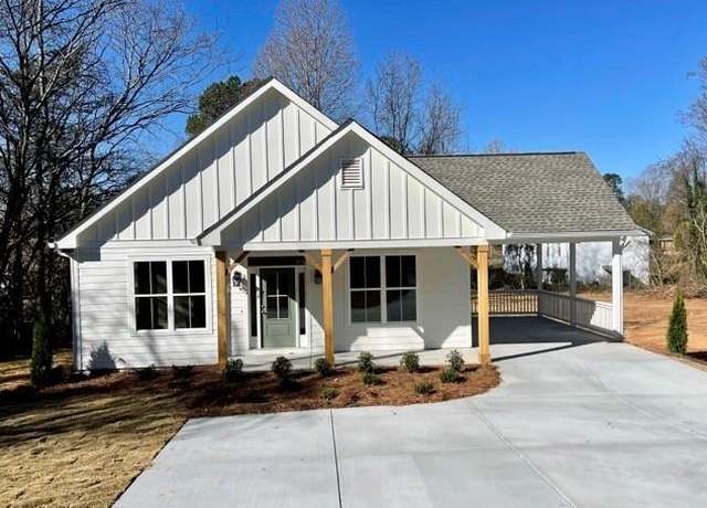 Property at 138 Campbell St, Cleveland, GA 30528, 3 beds, 2 baths