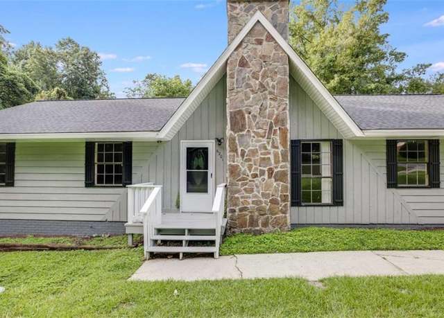 Property at 6201 Hillpine Dr, Douglasville, GA 30135, 3 beds, 2 baths
