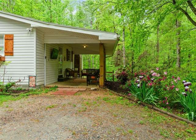 Property at 115 Maple Leaf Dr, Dahlonega, GA 30533, 2 beds, 2 baths
