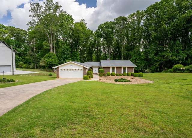 Property at 4216 Walnut Cir, Flowery Branch, GA 30542, 4 beds, 3 baths