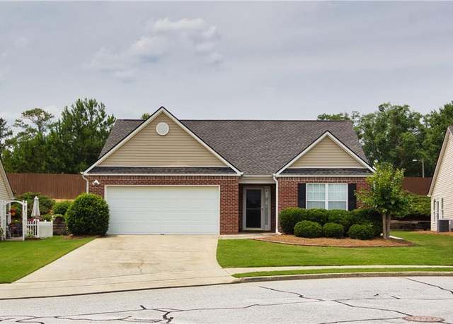 Property at 942 Village View Cir, Loganville, GA 30052, 3 beds, 2 baths