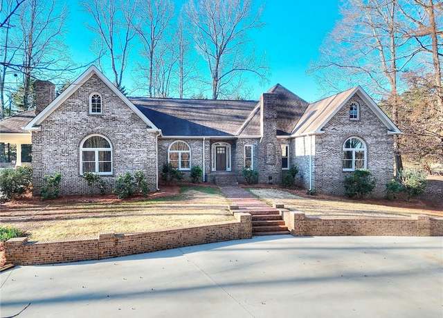 Property at 66 Highland Dr, Jefferson, GA 30549, 4 beds, 3.5 baths
