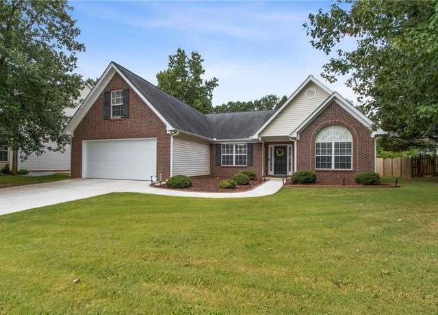 Property at 4060 Crescent Walk Ln, Suwanee, GA 30024, 3 beds, 2.5 baths