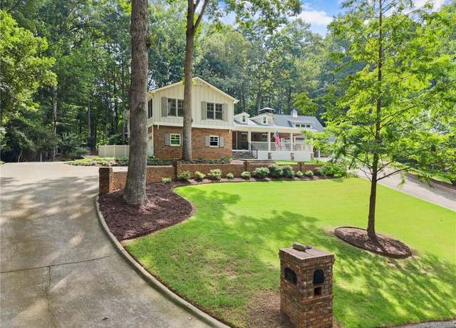 Property at 2550 Cove Rd, Gainesville, GA 30506, 4 beds, 4 baths