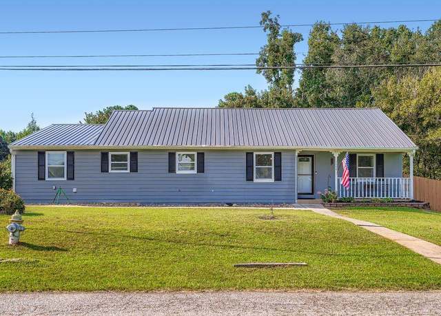 Property at 1600 Steeple Chase Rd, Auburn, GA 30011, 3 beds, 2 baths
