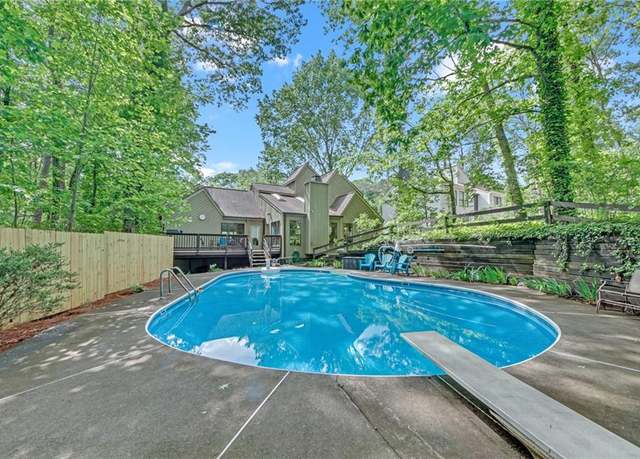 Property at 2505 Oakrill Rd, Marietta, GA 30062, 4 beds, 3.5 baths