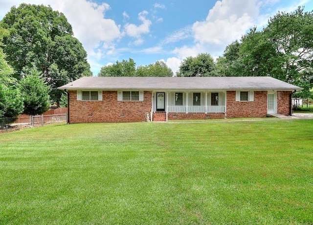 Property at 2221 Pinehurst Rd, Snellville, GA 30078, 3 beds, 2 baths