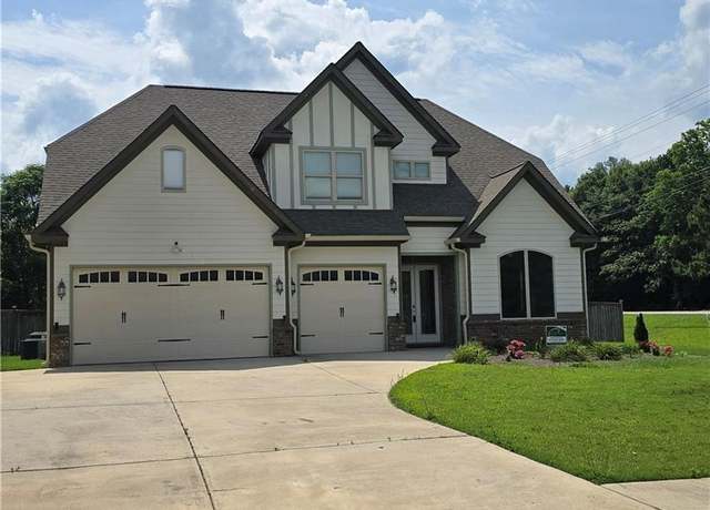 Property at 3000 Keeneland Blvd, Mcdonough, GA 30252, 4 beds, 2.5 baths