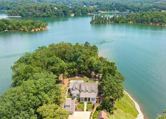 Property at 218 Lake Pointe Dr, Gainesville, GA 30506, 4 beds, 4.5 baths
