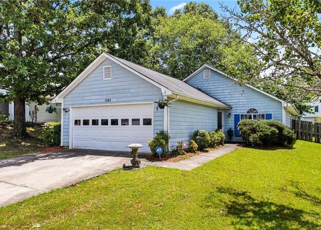 Property at 1241 Larkwood Dr, Jonesboro, GA 30238, 2 beds, 2 baths