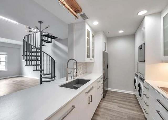 Property at 1074 Peachtree Walk NE Unit B504, Atlanta, GA 30309, 2 beds, 2 baths