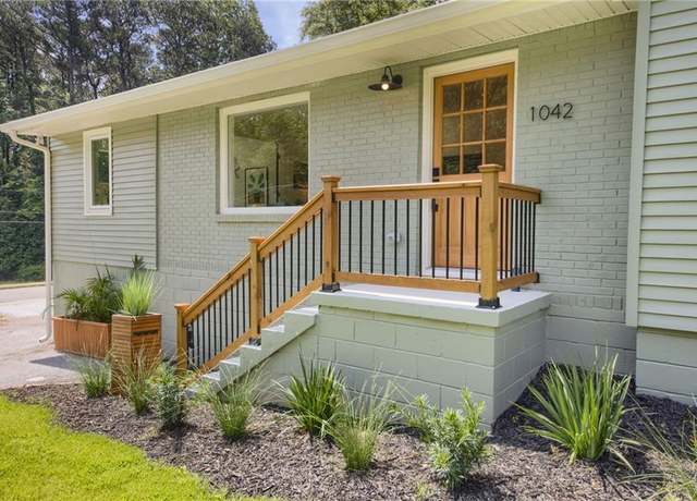 Property at 1042 Oakdale Dr SE, Smyrna, GA 30080, 4 beds, 2 baths