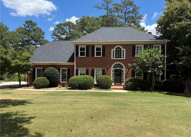 Property at 450 Fourth Fairway Dr, Roswell, GA 30076, 5 beds, 3.5 baths