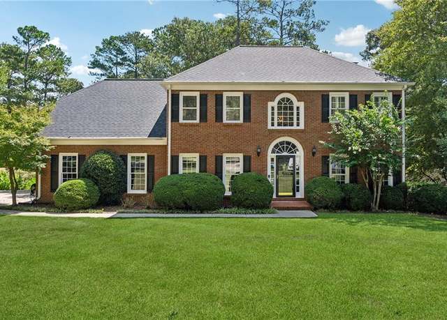 Property at 450 Fourth Fairway Dr, Roswell, GA 30076, 5 beds, 3.5 baths