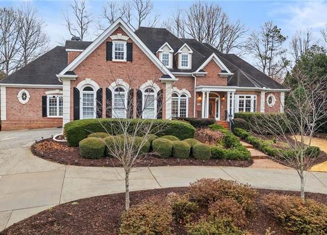 Property at 5560 Stoneleigh Dr, Suwanee, GA 30024, 6 beds, 3.5 baths