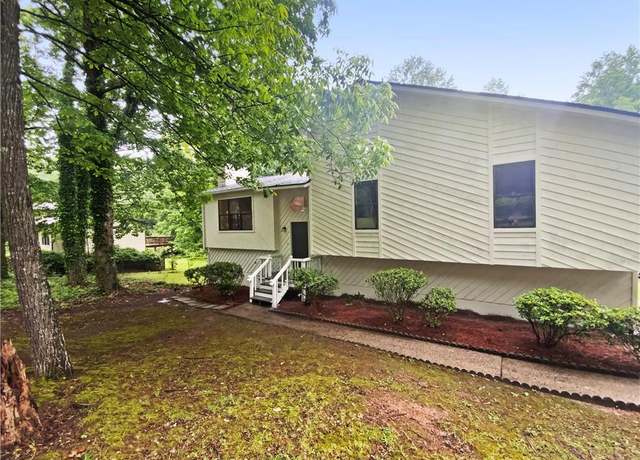 Property at 2325 Sebring Ct SW, Marietta, GA 30064, 3 beds, 2 baths
