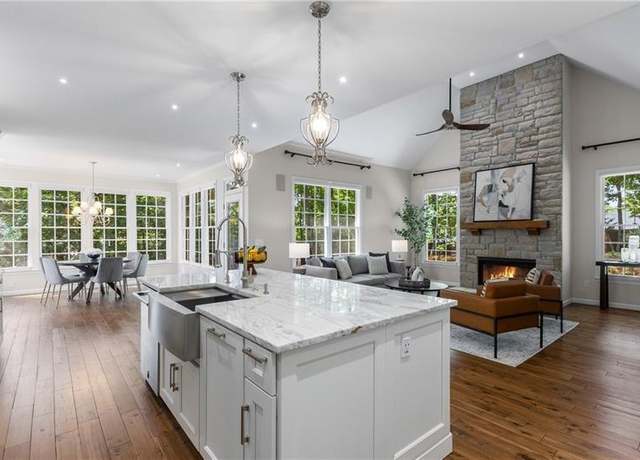 Property at 3895 Overlake Dr, Cumming, GA 30041, 5 beds, 3.5 baths