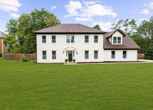Property at 4605 Tims Pl, Snellville, GA 30039, 5 beds, 2.5 baths