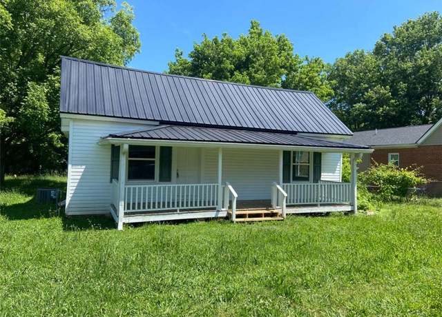 Property at 1 E 4th St E, Aragon, GA 30104, 2 beds, 1 bath