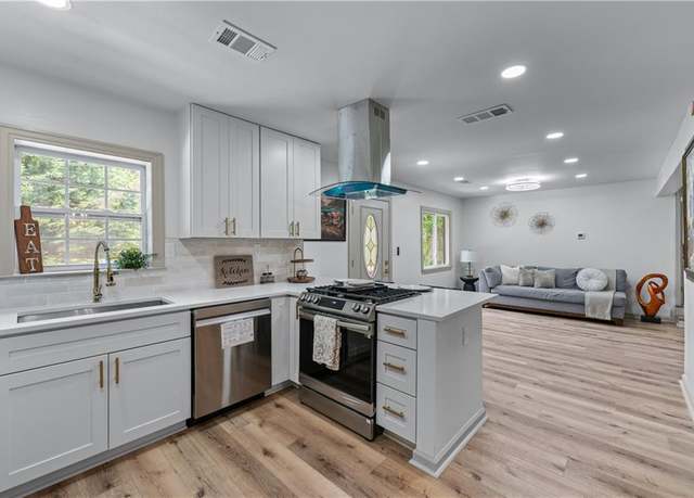 Property at 1819 Waldrep Cir SE, Marietta, GA 30060, 5 beds, 3 baths