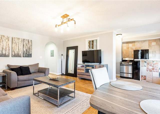 Property at 300 W Peachtree St Unit 10D, Atlanta, GA 30308, 1 bed, 1 bath