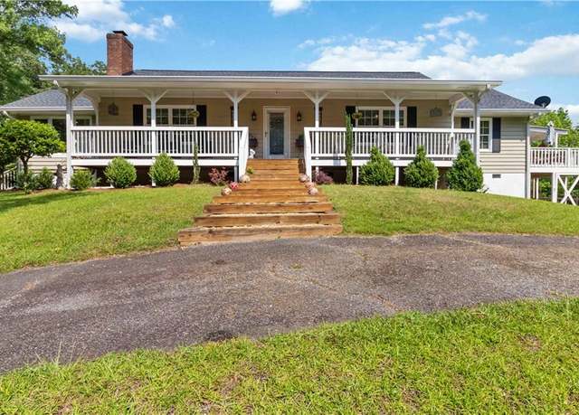 Property at 4877 Highland Rd, Gainesville, GA 30506, 3 beds, 2 baths