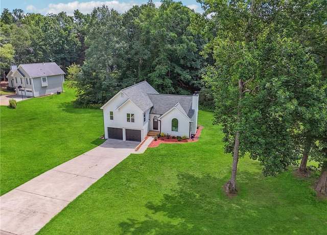 Property at 5825 Rolling Oaks Cir, Cumming, GA 30040, 4 beds, 2 baths