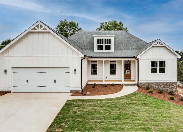 Property at 107 Bob White Dr, Calhoun, GA 30701, 4 beds, 2 baths